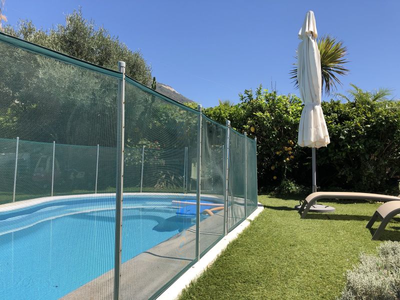 Wide Mesh Pool Fence